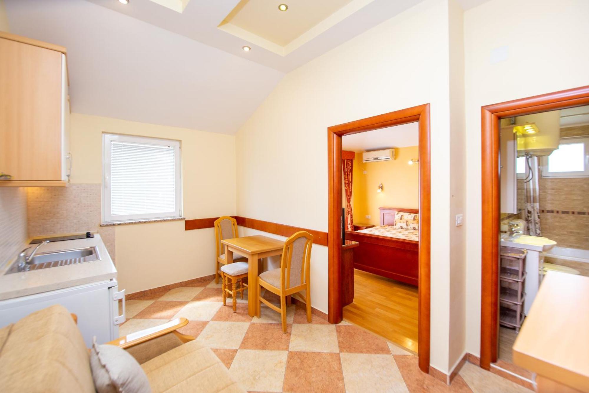 Апартаменты Apartmani Becici *